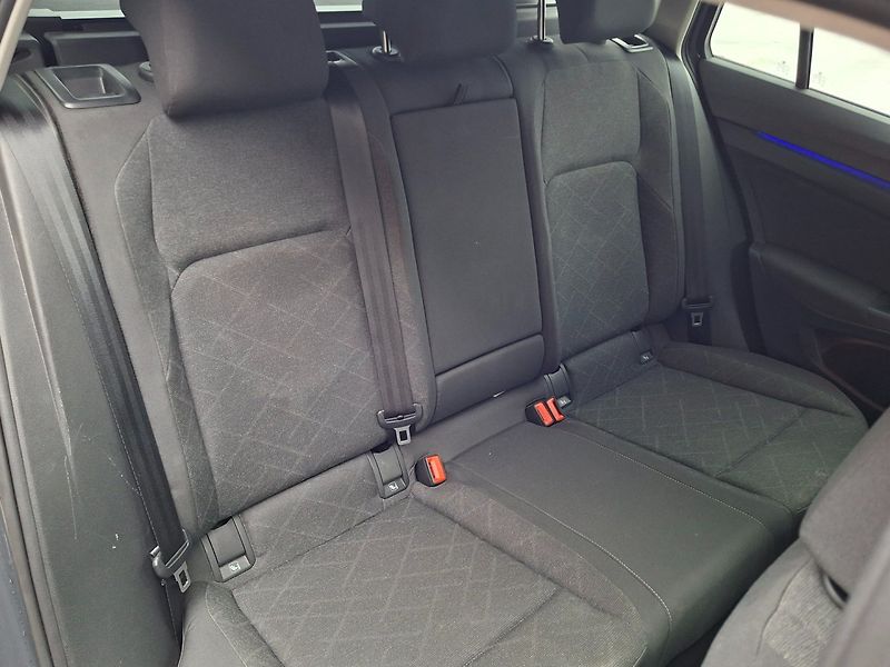 Volkswagen Golf (2021) 2.0TDI 85kW DSG -TAŽ.ZAŘ.-DPH - fotka 25 z 39