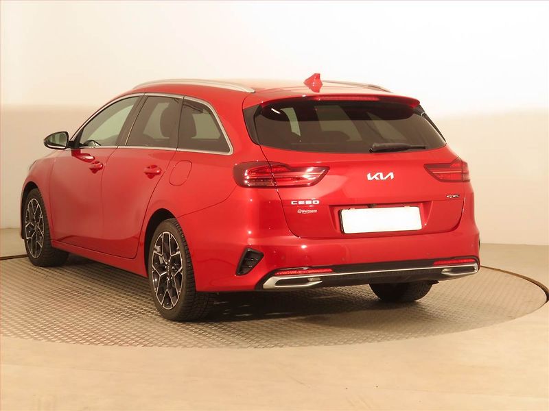 Kia Ceed (2022) GT Line 1.5 T-GDI, Serv.kniha - fotka 4 z 17
