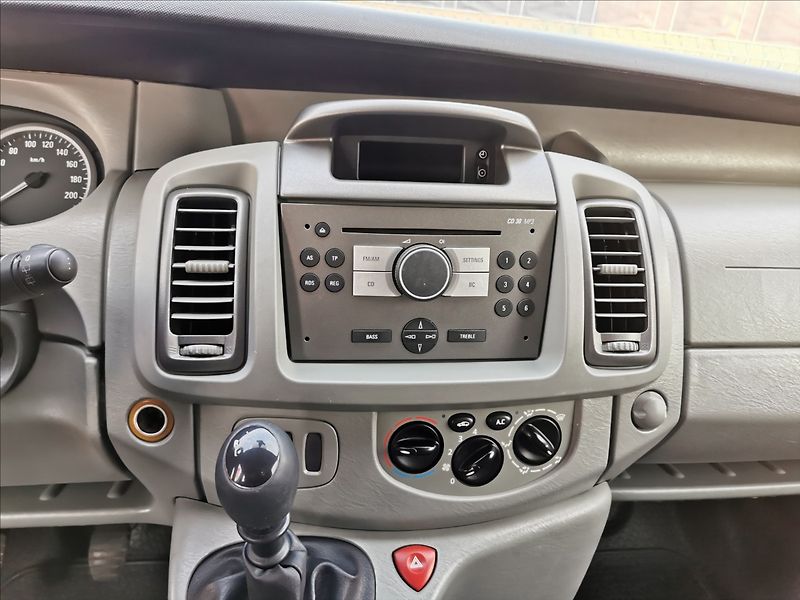 Opel Vivaro 2.0 CDTi 9míst - fotka 9 z 17