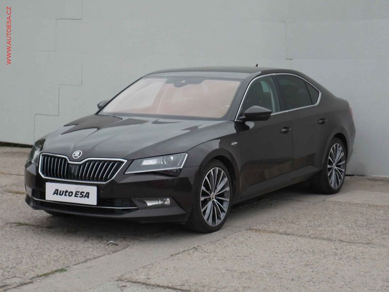 Škoda Superb (2019) 2.0 TDi 4x4, ČR, DSG, kůže - fotka 3 z 20