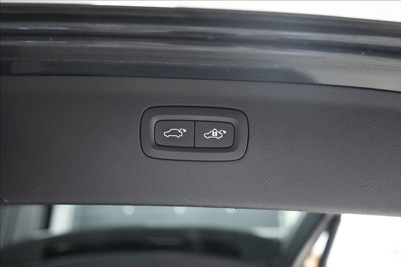Volvo XC90 2,0 D5 AWD 1. MAJITEL ČR TAŽNÉ - fotka 43 z 44