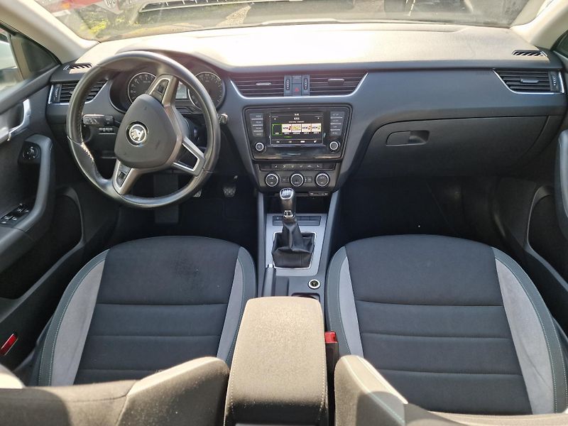 Škoda Octavia 1,6TDI JOY 81KW - fotka 12 z 16