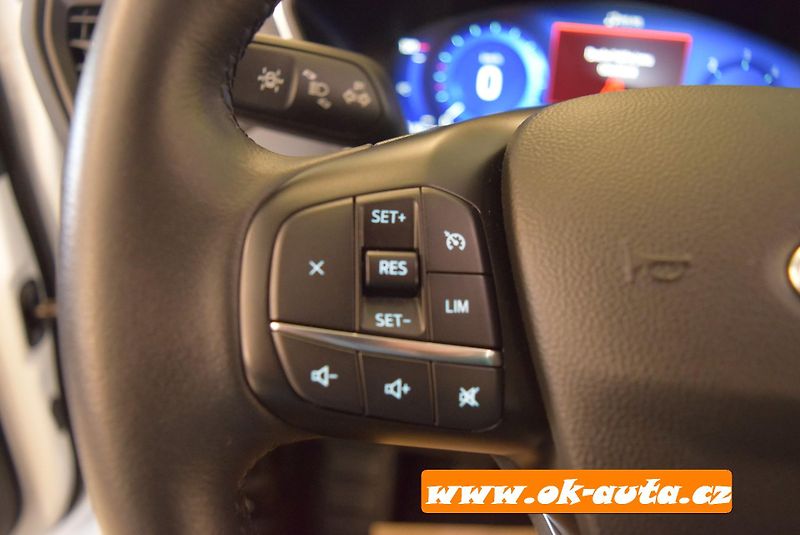 Ford Kuga 1.5 EBLUE TITANIUM 56 000 KM - fotka 34 z 57