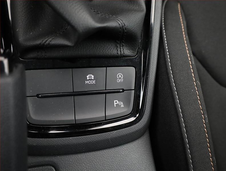 Škoda Kamiq (2023) Ambition Plus 1.0 TSI, ČR - fotka 15 z 19