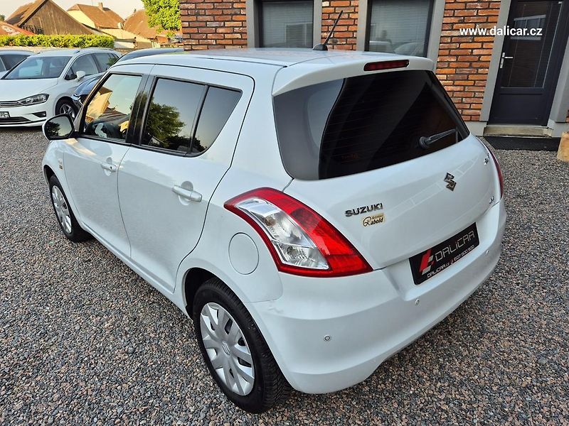 Suzuki Swift (2011) 1.2i 69KW 4x4 klima - fotka 8 z 52