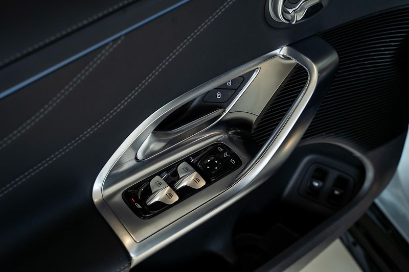 Mercedes-Benz GLC (2026) 400 4M EQ/AMG/DIGITALLIGHT/DIS - fotka 9 z 19