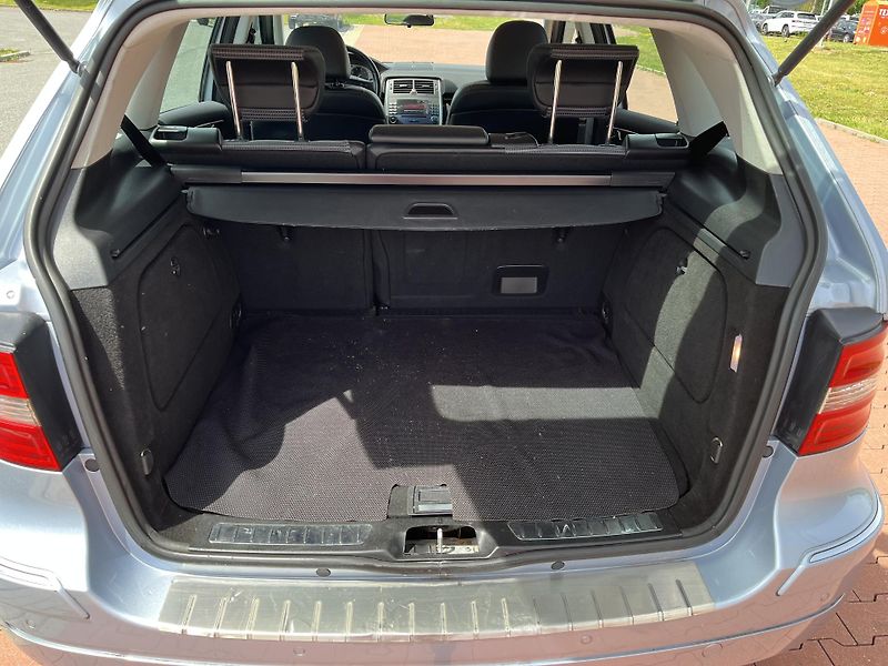 Mercedes-Benz Třídy B 200 Turbo Automat - fotka 23 z 26