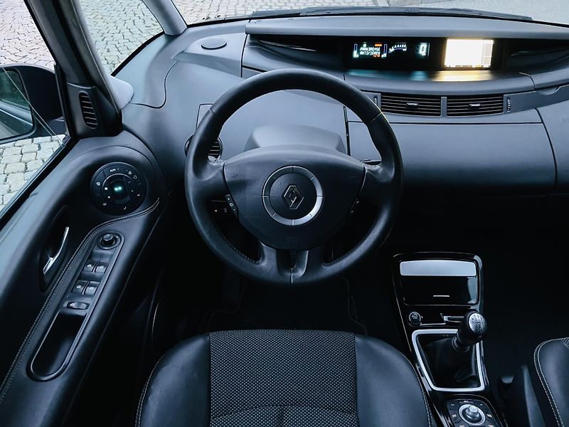 Renault Grand Espace 2.0dCi MANUÁL VÝHŘEV SENZORY - fotka 24 z 38