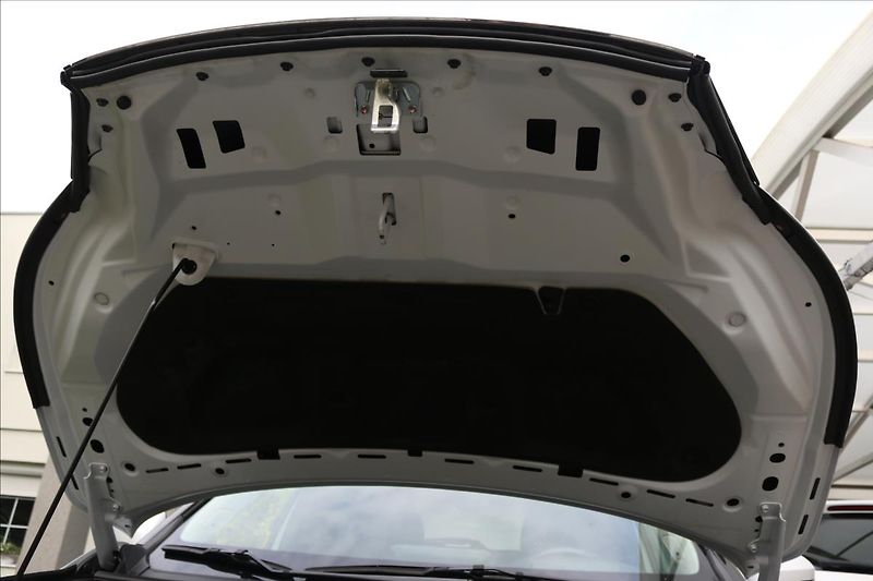 Mitsubishi Outlander 2,4 PHEV, 7míst, Tažné - fotka 52 z 56