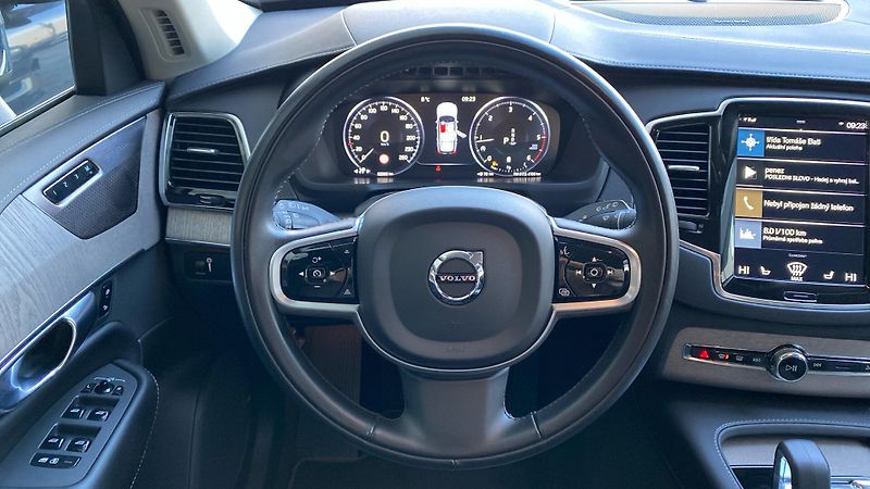 Volvo XC90 INSCRIPTION, B5 AWD, 173+10 kW - fotka 12 z 33