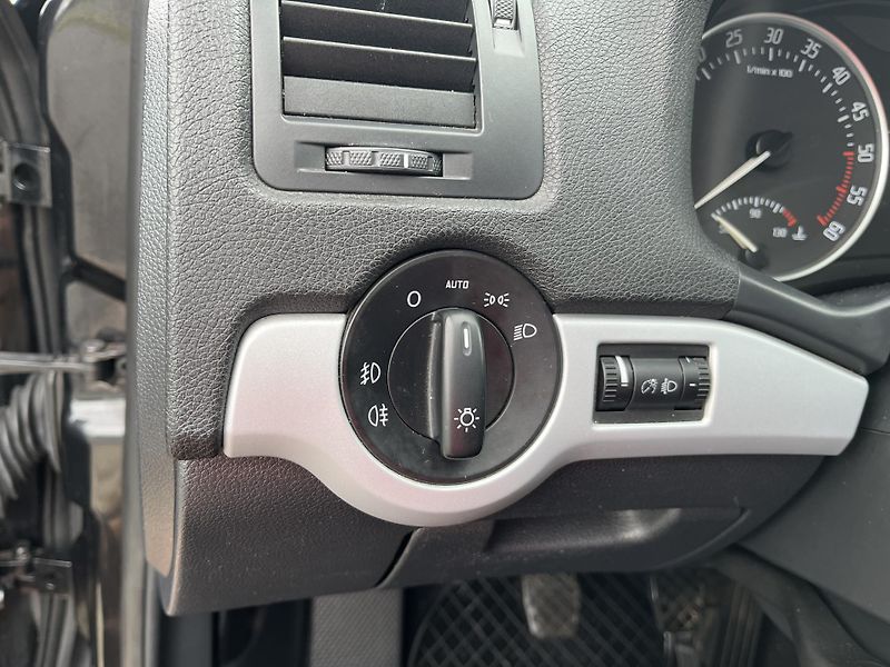 Škoda Octavia 1.6 TDi Elegance - fotka 21 z 28