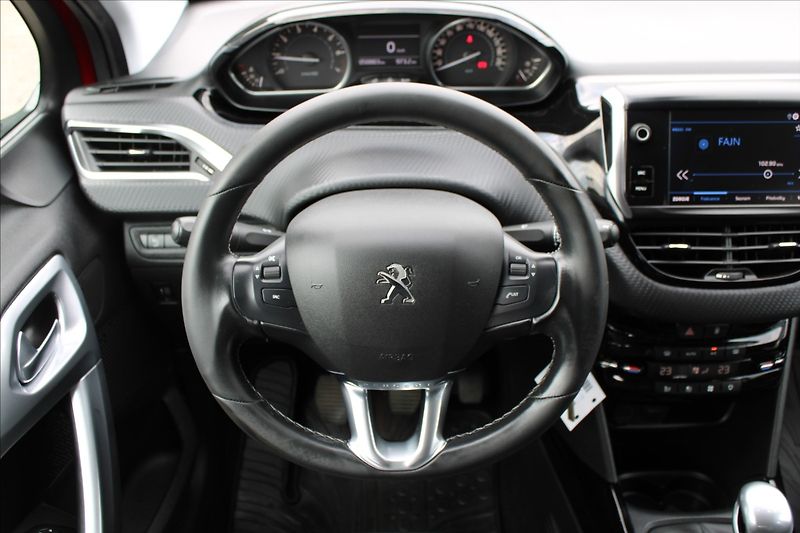 Peugeot 2008 1,2 110K  ČR,1.MAJ,DPH,ALLURE - fotka 10 z 28