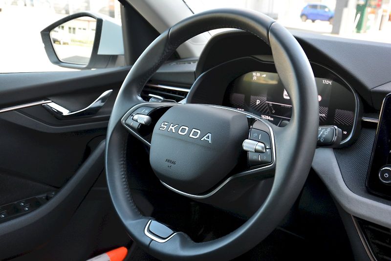 Škoda Kamiq (2025) 1.0 TSI 85 kW TOP Selection DS - fotka 20 z 25