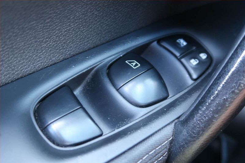 Nissan Qashqai (2014) N-Connecta 1.2 DIG-T - fotka 15 z 21