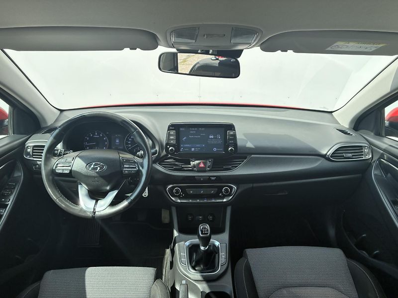 Hyundai i30 1.5 DPi 81kW FAMILY Comfort - fotka 5 z 21