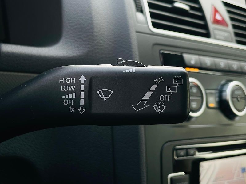 Volkswagen Touran 1.4TSI VÝHŘEV SENZORY SERVISKA - fotka 45 z 45