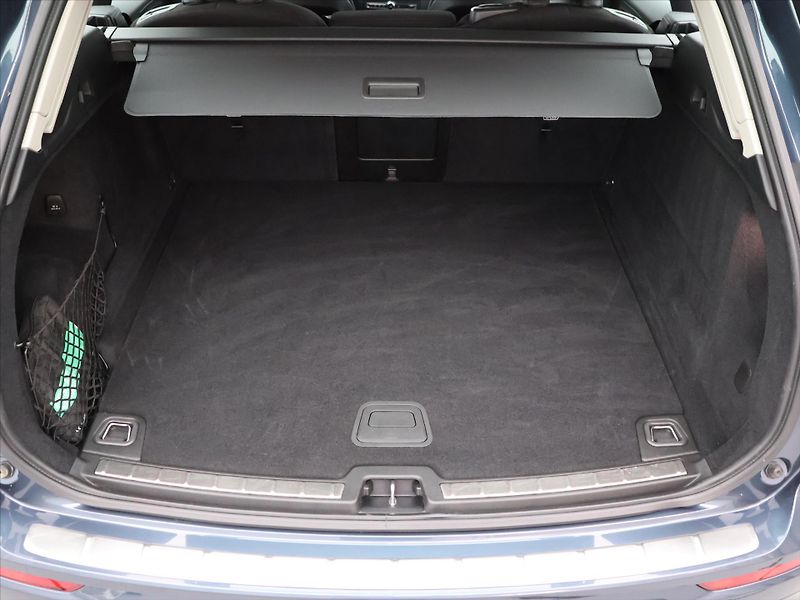 Volvo XC60 2,0 B4 145KW AWD MOMENTUM - fotka 10 z 40