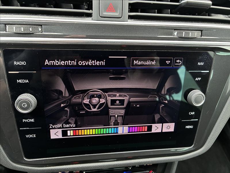 Volkswagen Tiguan 2,0 TAŽNÉ,KAMERA,HEAD-UP - fotka 17 z 31