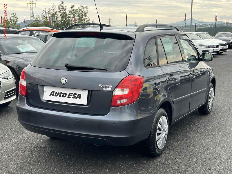 Škoda Fabia (2008) 1.4 16V, ČR, AC, park.asist - fotka 4 z 15