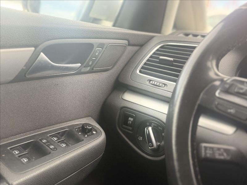 Volkswagen Sharan 2,0 TDI HIGHLINE WEBASTO 125kW - fotka 13 z 21