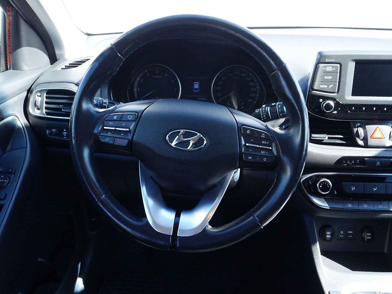 Hyundai i30 (2019) 1.4 T-GDI, ČR, AC, temp - fotka 13 z 14