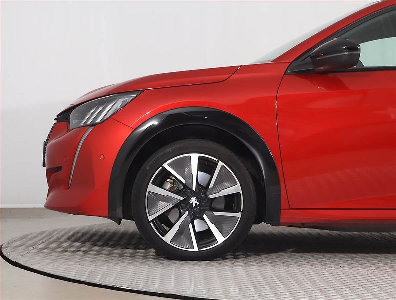 Peugeot 208 (2021) 50 kWh, SoH 91%, Automat - fotka 15 z 27