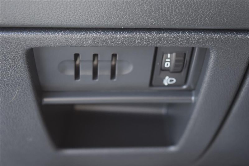 Peugeot 5008 1,6 HDI 88KW AUTOMAT 7MÍST TOP - fotka 34 z 46