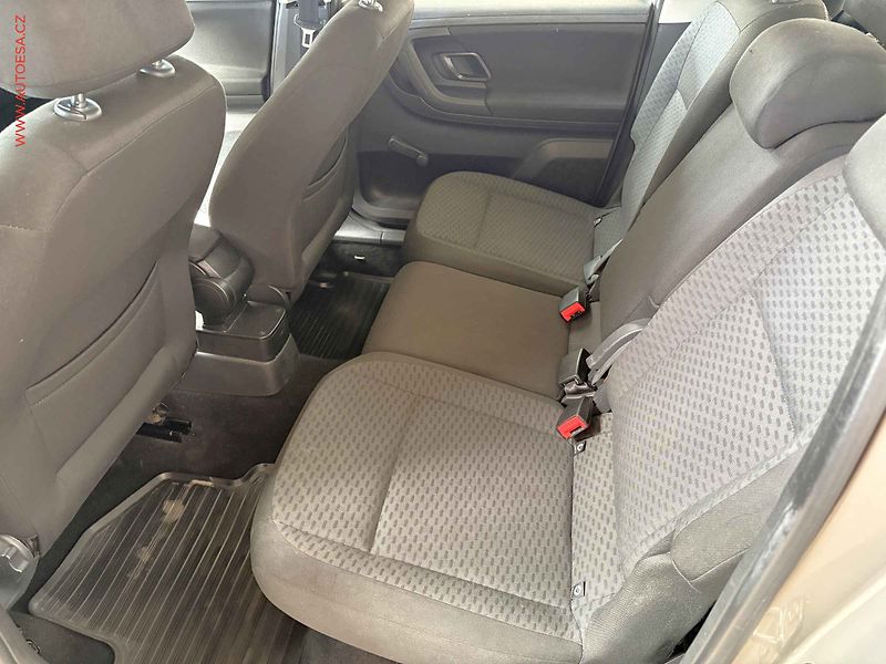 Škoda Roomster (2011) 1.2 TSi, Style, park. čidla - fotka 10 z 14