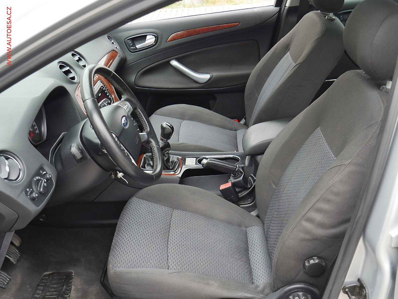 Ford Mondeo (2007) 2.0i, AC, temp, výhřev.sed - fotka 9 z 18