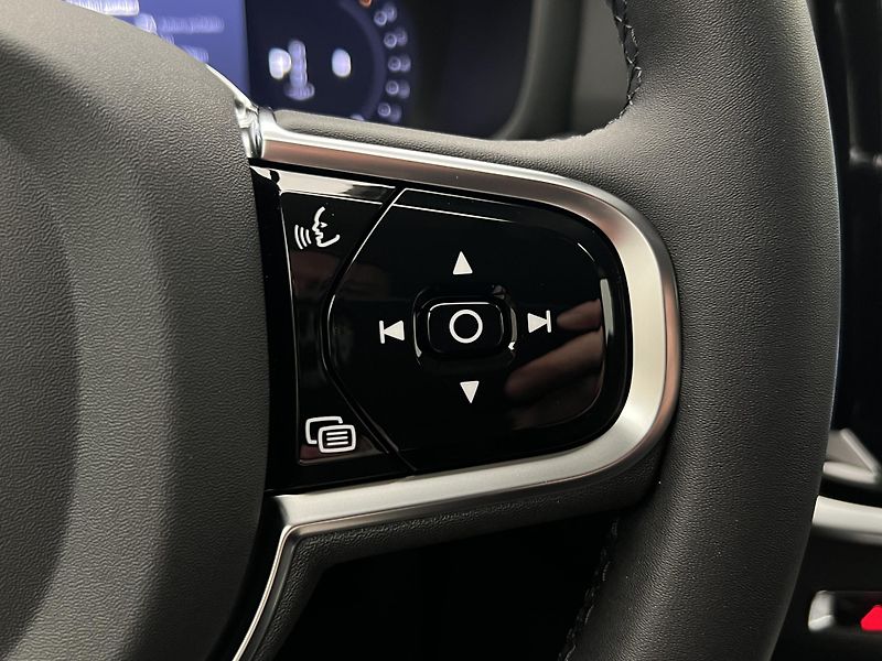 Volvo V60 (2026) B4 PLUS DARK AUT - fotka 20 z 44