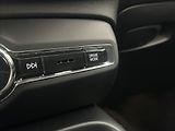 Volvo XC40 2,0 D3 AUTOMAT VÝHŘEV TAŽNÉ - náhled 22