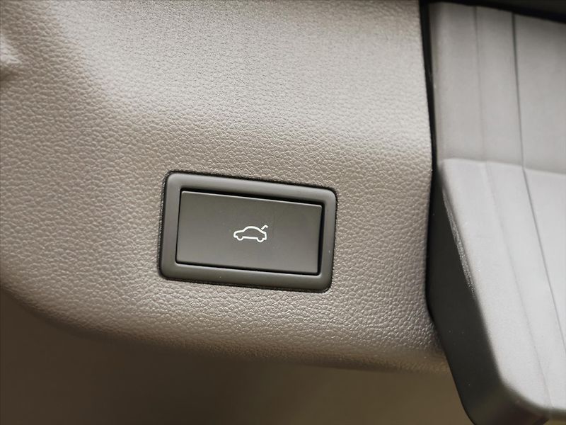 Volkswagen Multivan 2,0 TDI DSG Long Style 7-Míst - fotka 9 z 42