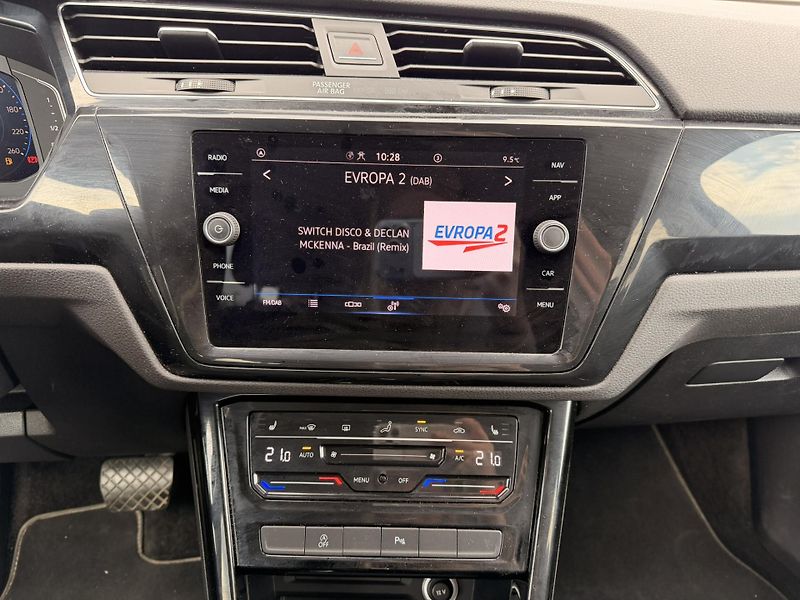 Volkswagen Touran 2,0 TDI DSG 110 kW, Highline - fotka 11 z 15
