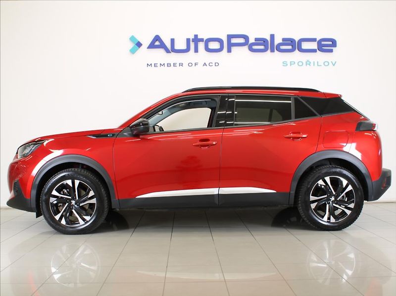 Peugeot 2008 0,1 100kW e-Allure 1.maj.ČR - fotka 5 z 22