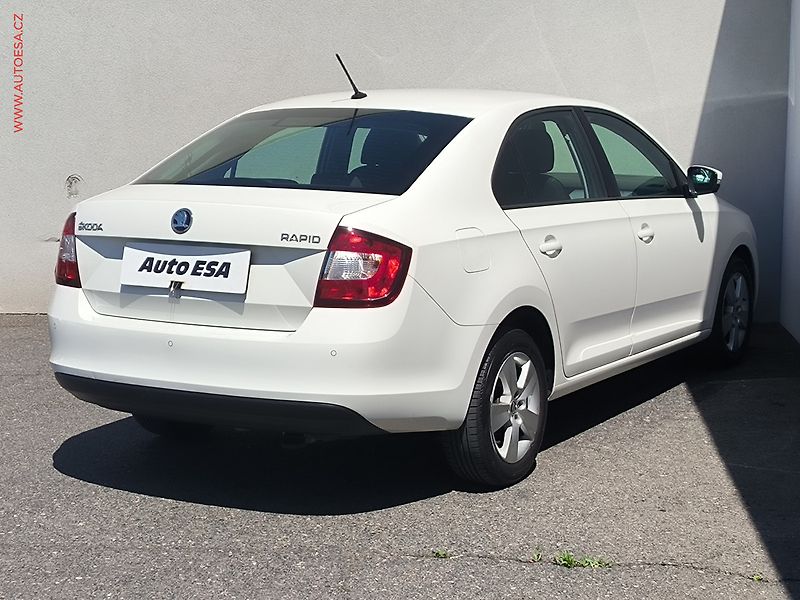 Škoda Rapid (2018) 1.0 TSI, ČR, AC, výhřev sed - fotka 4 z 16