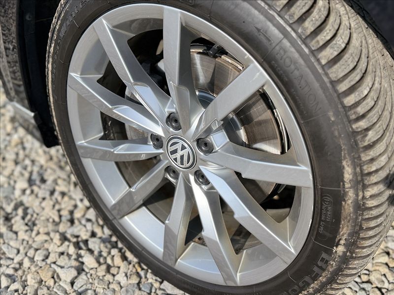Volkswagen Passat 2,0 110kW R-LINE 93tKm ČR DPH - fotka 12 z 41