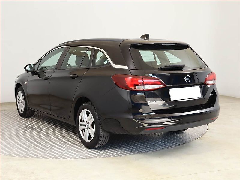 Opel Astra (2017) 1.6 CDTI, Automat, Navi - fotka 4 z 14