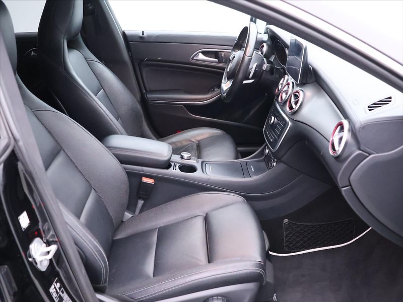 Mercedes-Benz CLA 2,0 250 160kW 4M AMG Sport SB - fotka 14 z 39