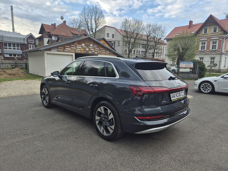 Audi e-tron 50 QUATTRO 230kw 20ALU SOH100% - fotka 4 z 45