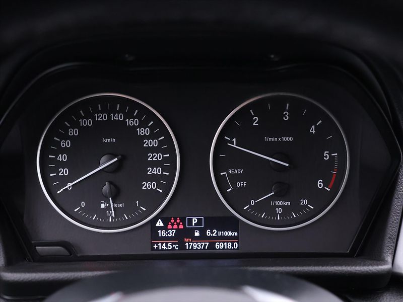 BMW Řada 2 2,0 218D 110kW DPH - fotka 17 z 30