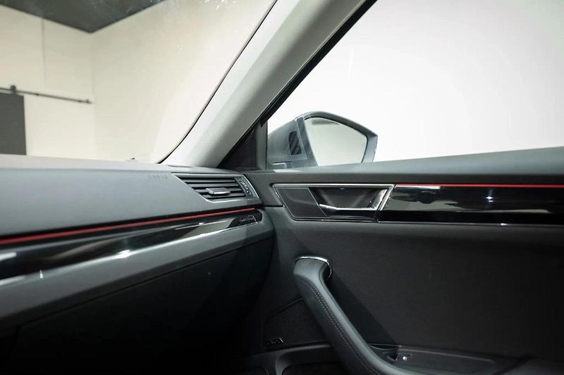 Škoda Superb 2.0 TDI 147 kW 4x4 L&K - fotka 23 z 38