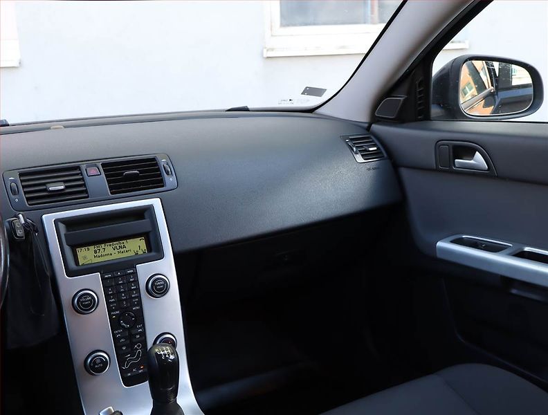 Volvo V50 (2011) D2, Tempomat, Park. senzory - fotka 8 z 16