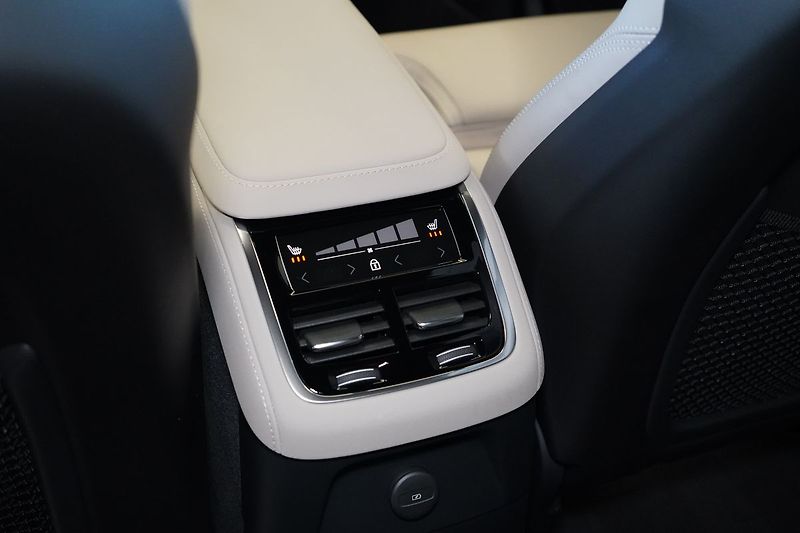 Volvo XC90 T8 PLUS Bright, Ventilace, 360 - fotka 45 z 49