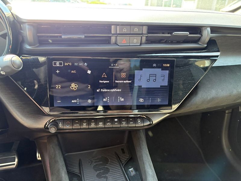 Alfa Romeo Junior Ibrida Sport Speciale 1.2 Turb - fotka 16 z 19