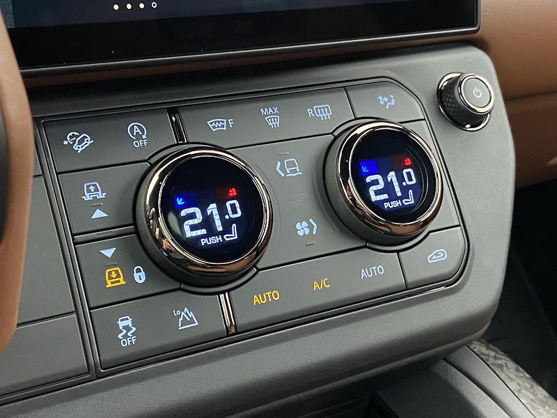 Land Rover Defender (2026) 110 P635 OCTA AWD AUT - fotka 28 z 56