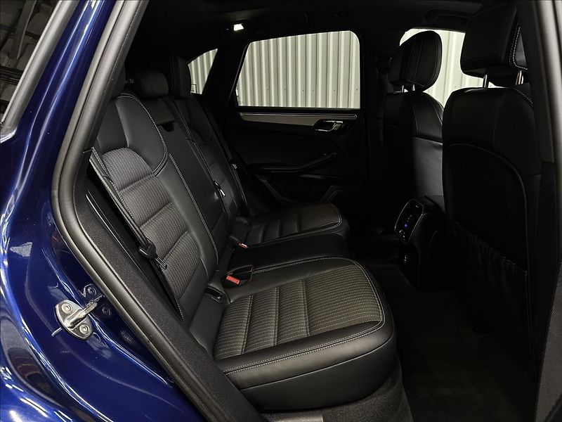 Porsche Macan T CHRONO PASM PANO MATRIX LED - fotka 43 z 49