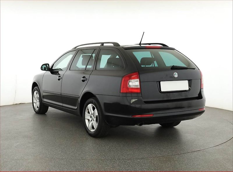 Škoda Octavia (2012) 1.6 TDI, Xenony, Tempomat - fotka 4 z 16