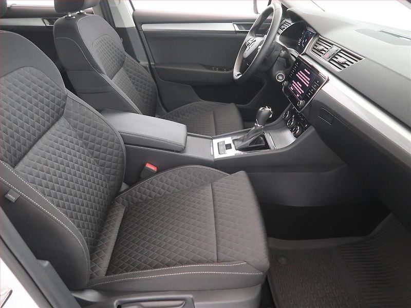 Škoda Superb (2023) Ambition 2.0 TDI - fotka 9 z 16