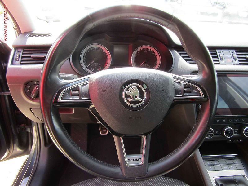 Škoda Octavia (2017) 2.0 TDi 4x4, navi, LED - fotka 14 z 17