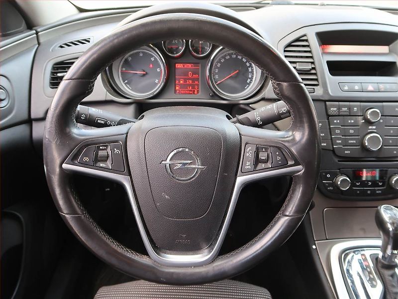 Opel Insignia (2012) 2.0 CDTI, 4X4, Automat - fotka 17 z 17